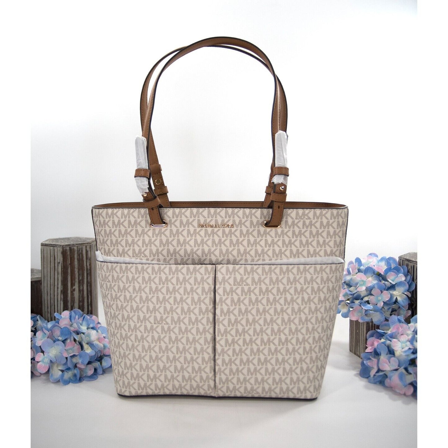 Michael Kors Bedford Vanilla Monogram Acorn Leather Pocket Tote Bag NWT