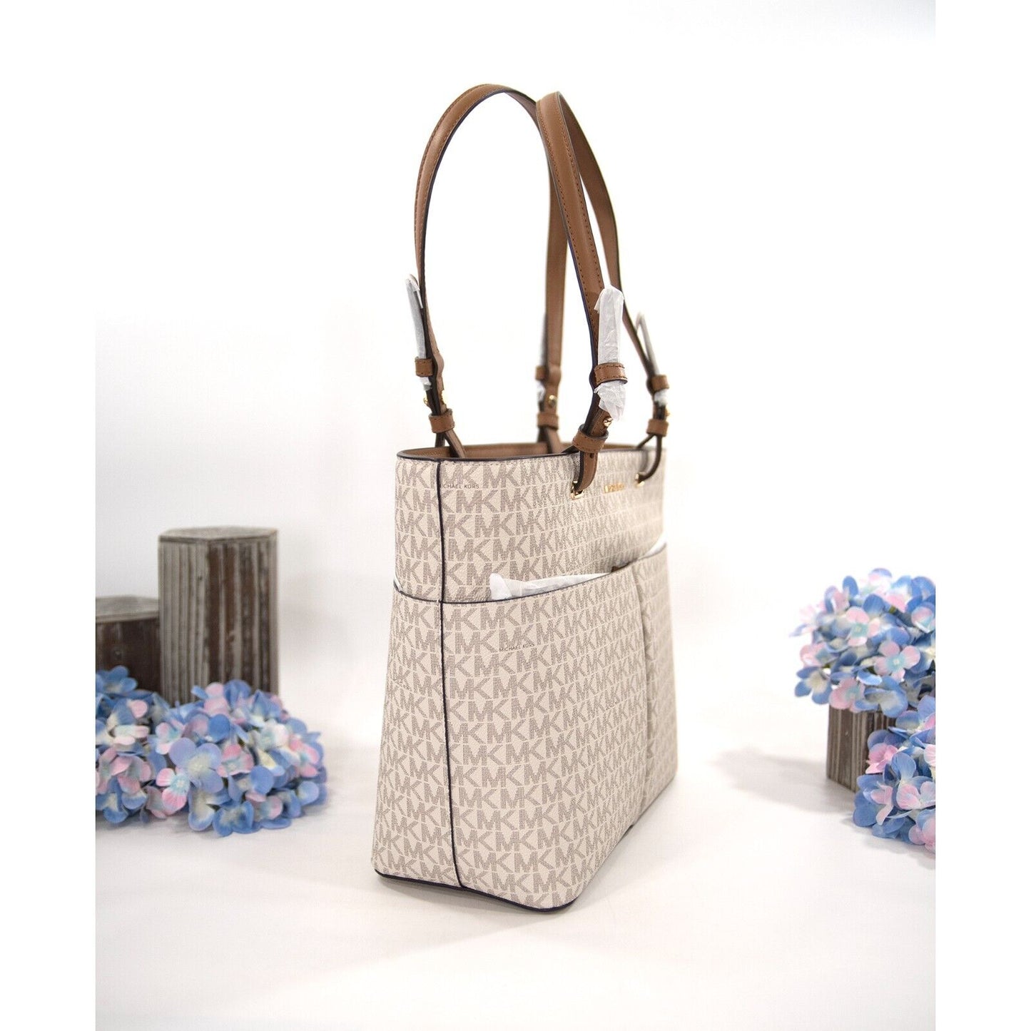 Michael Kors Bedford Vanilla Monogram Acorn Leather Pocket Tote Bag NWT