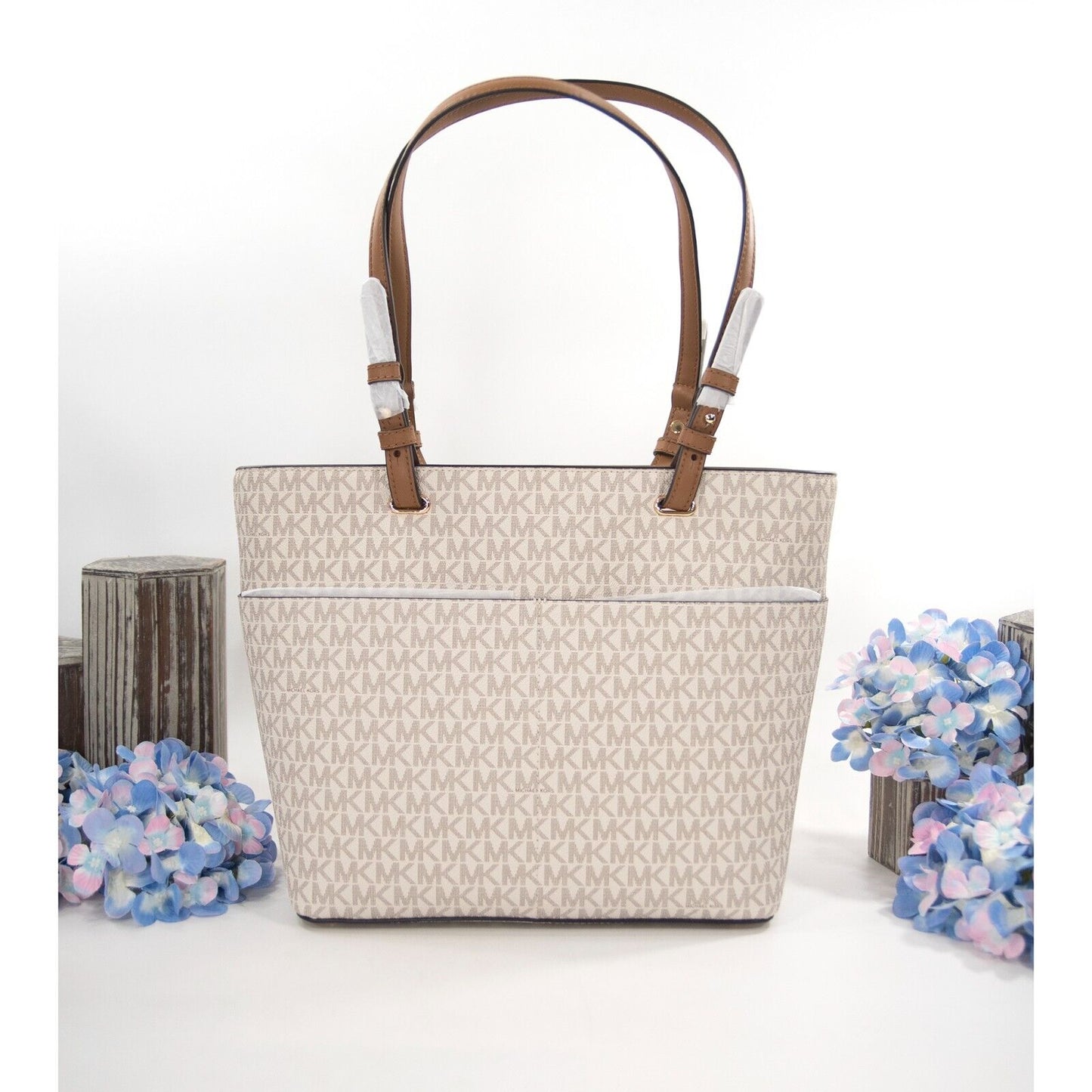 Michael Kors Bedford Vanilla Monogram Acorn Leather Pocket Tote Bag NWT