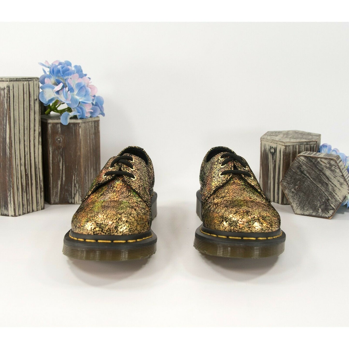 Dr. Martens Gold Iridescent Crackle Leather Oxford Lace Up Shoes Size 6 NIB