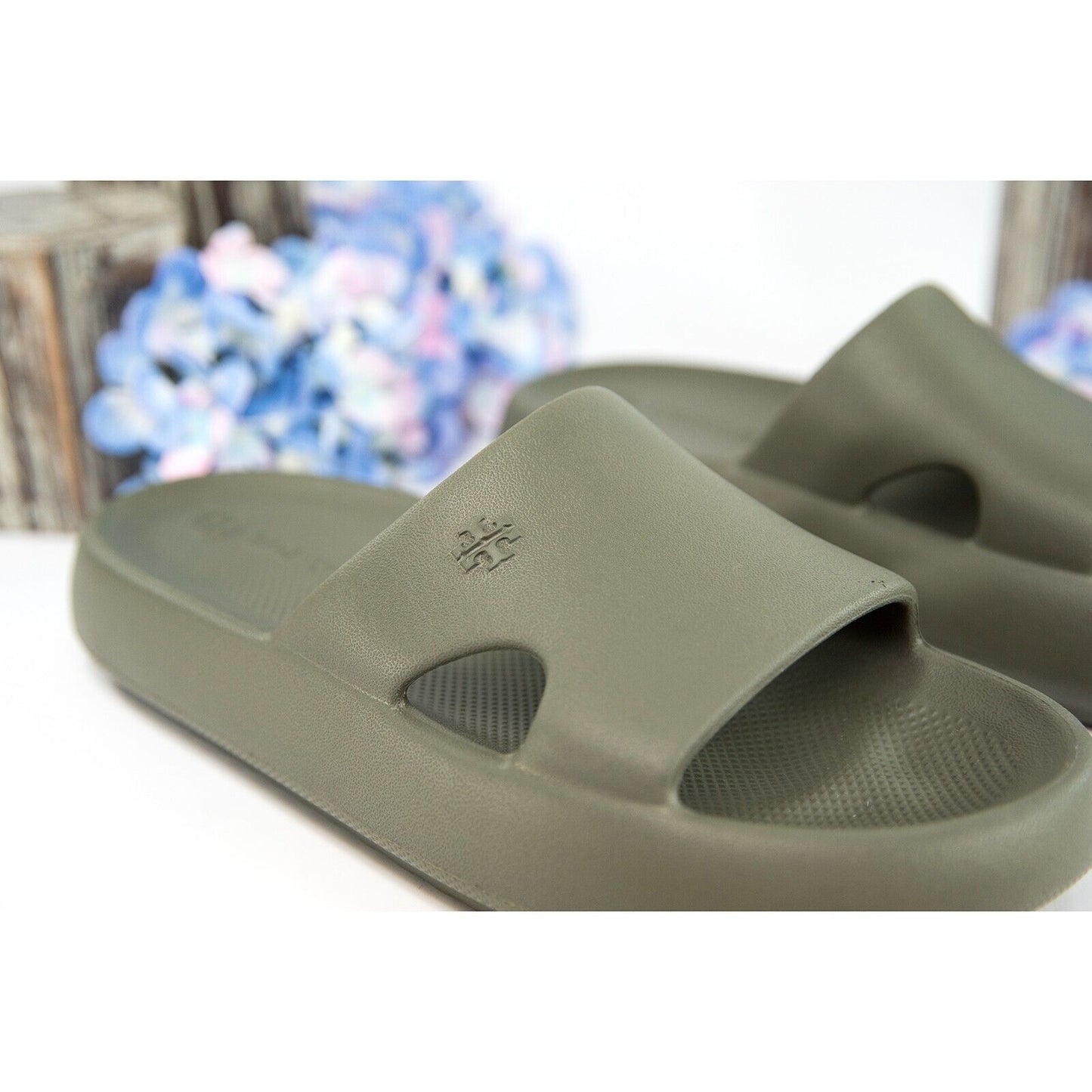 Tory Burch Leccio Foam Rubber Showeer Oversized Padded Sport Slide Sz 7 NIB