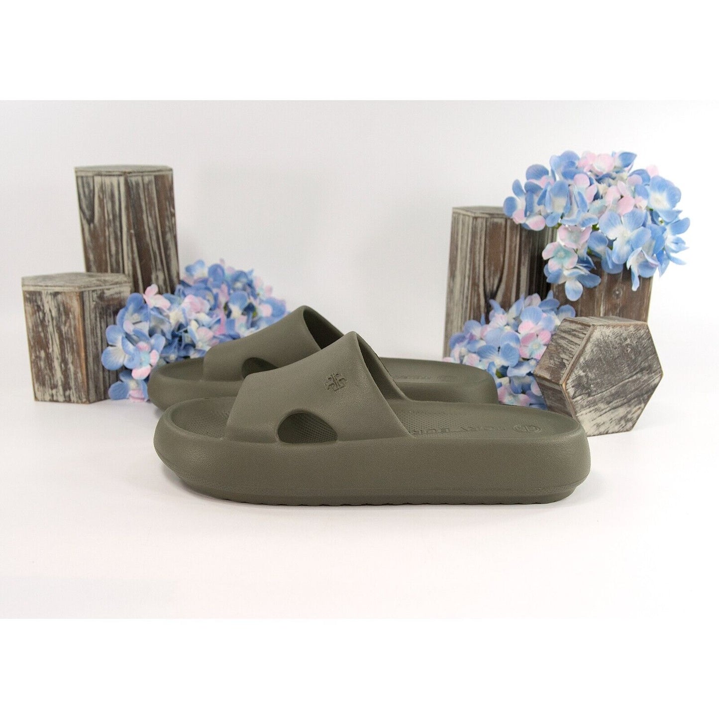 Tory Burch Leccio Foam Rubber Showeer Oversized Padded Sport Slide Sz 7 NIB