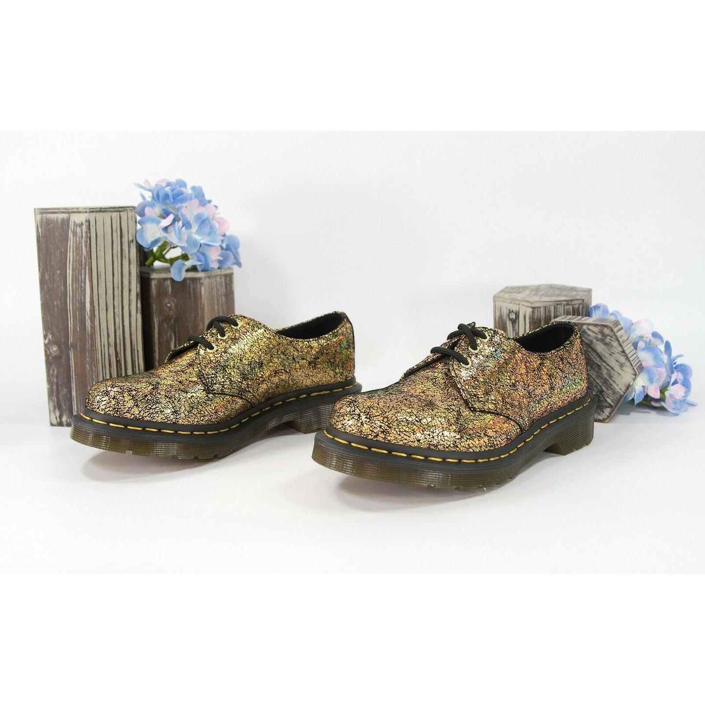 Dr. Martens Gold Iridescent Crackle Leather Oxford Lace Up Shoes Size 6 NIB