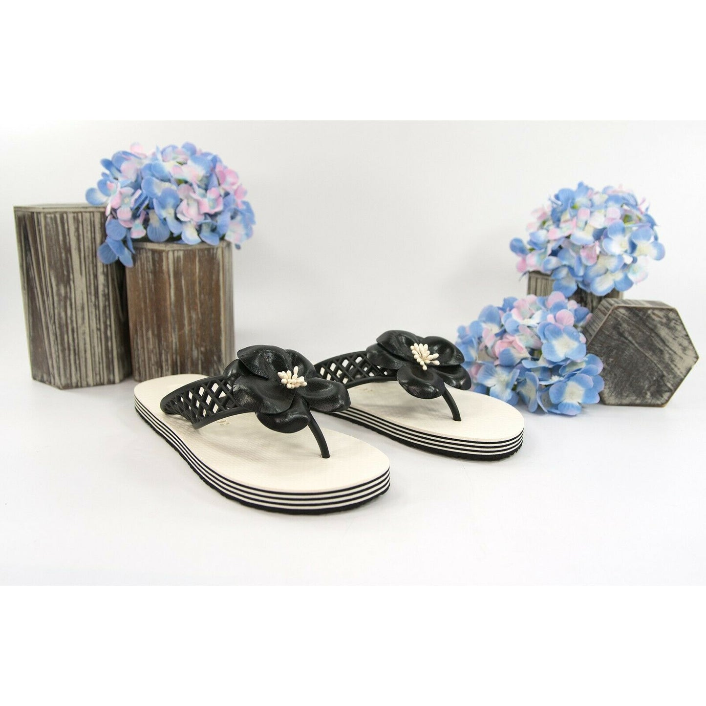 Tory Burch Perfect Black Rubber Leather Petal Flower Slide Sandals Size 7 NIB