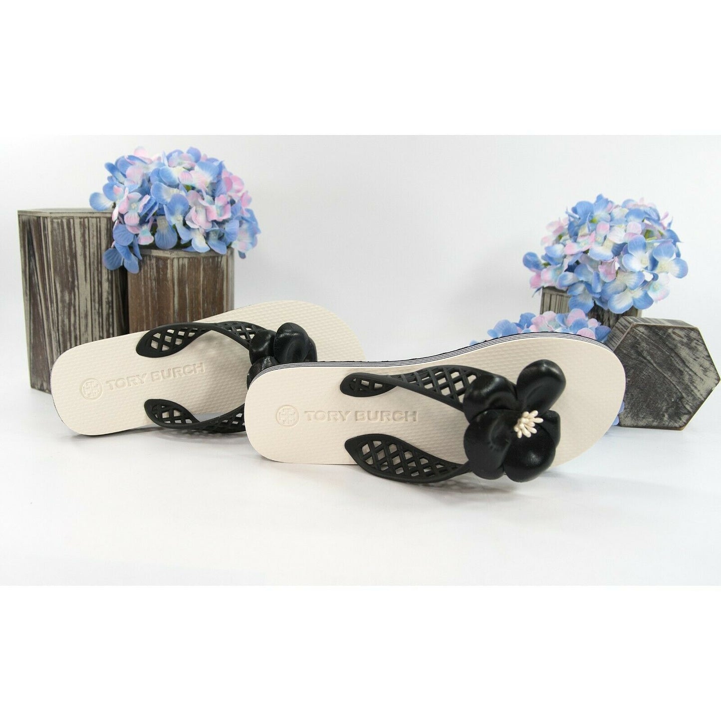Tory Burch Perfect Black Rubber Leather Petal Flower Slide Sandals Size 7 NIB